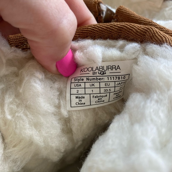 Koolaburra by Ugg girls size 2 - Picture 6 of 6
